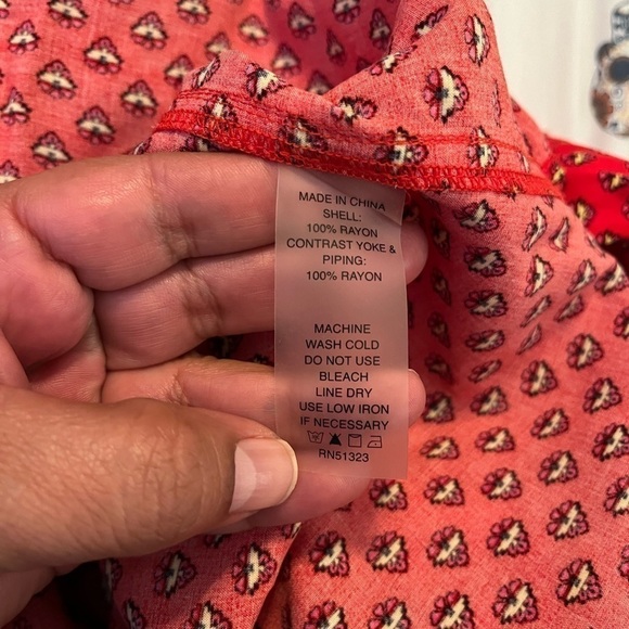 Two by Vince Camuto
Western Button Down Shirt.  Pearl buttons 
Size Medium - Picture 7 of 7